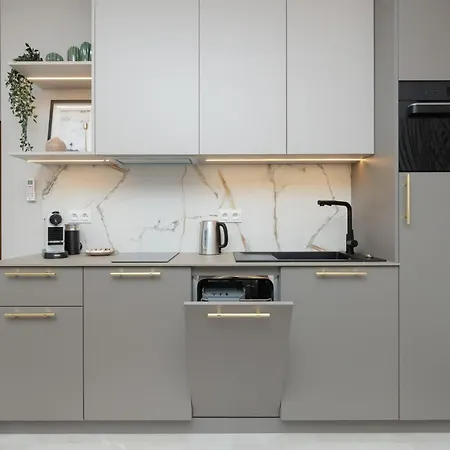 Elegant In With Sauna, Gym And Parking By Renters