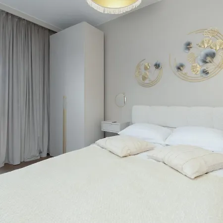 Apartment Elegant In With Sauna, Gym And Parking By Renters *