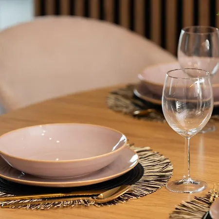 Elegant In With Sauna, Gym And Parking By Renters *